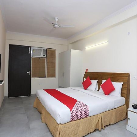 Oyo 28670 Hotel Dev Palace Gurgaon Dış mekan fotoğraf