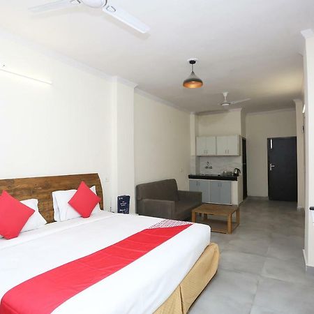 Oyo 28670 Hotel Dev Palace Gurgaon Dış mekan fotoğraf