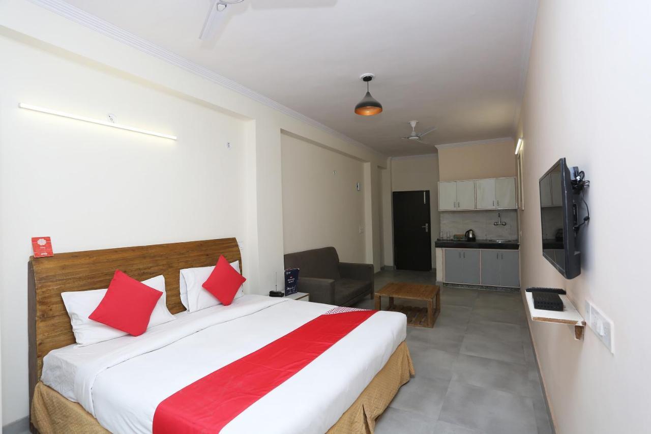 Oyo 28670 Hotel Dev Palace Gurgaon Dış mekan fotoğraf
