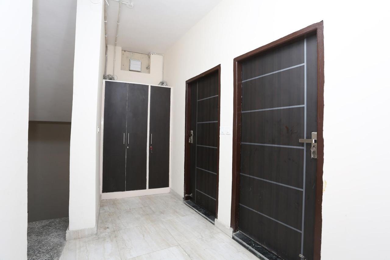 Oyo 28670 Hotel Dev Palace Gurgaon Dış mekan fotoğraf