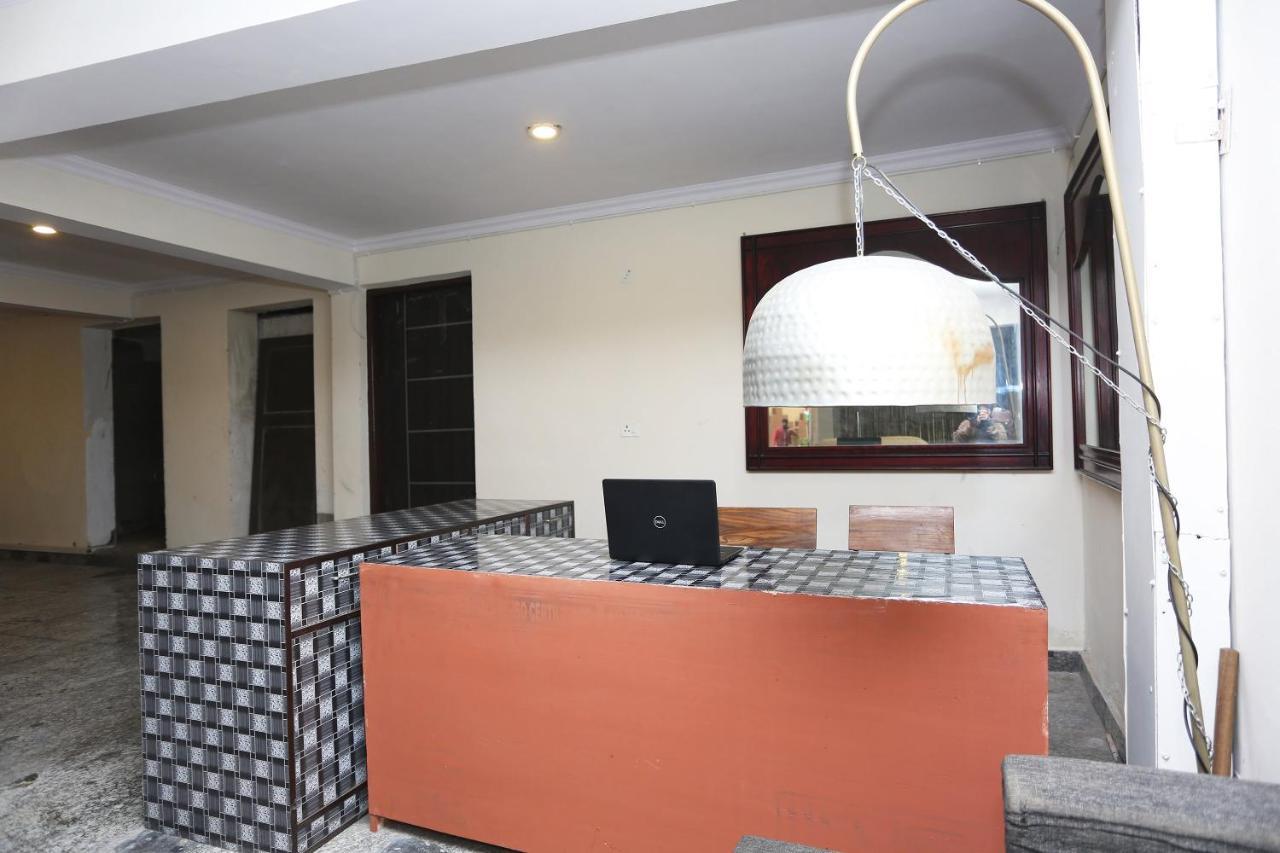 Oyo 28670 Hotel Dev Palace Gurgaon Dış mekan fotoğraf
