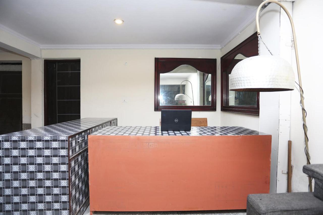 Oyo 28670 Hotel Dev Palace Gurgaon Dış mekan fotoğraf