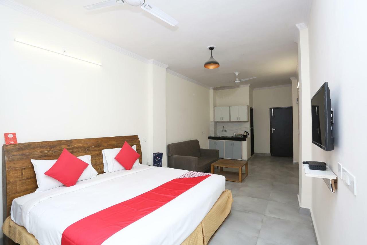 Oyo 28670 Hotel Dev Palace Gurgaon Dış mekan fotoğraf